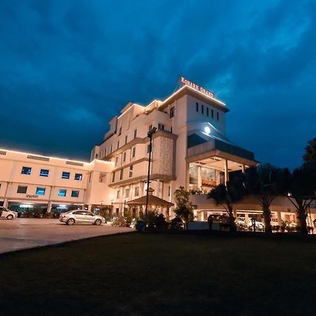 Konark Grand Hotel Mirzāpur Eksteriør bilde
