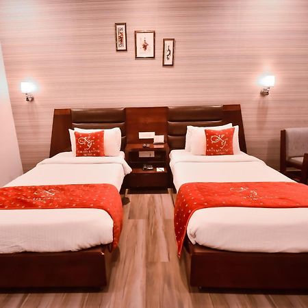 Konark Grand Hotel Mirzāpur Eksteriør bilde