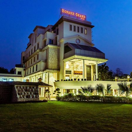 Konark Grand Hotel Mirzāpur Eksteriør bilde