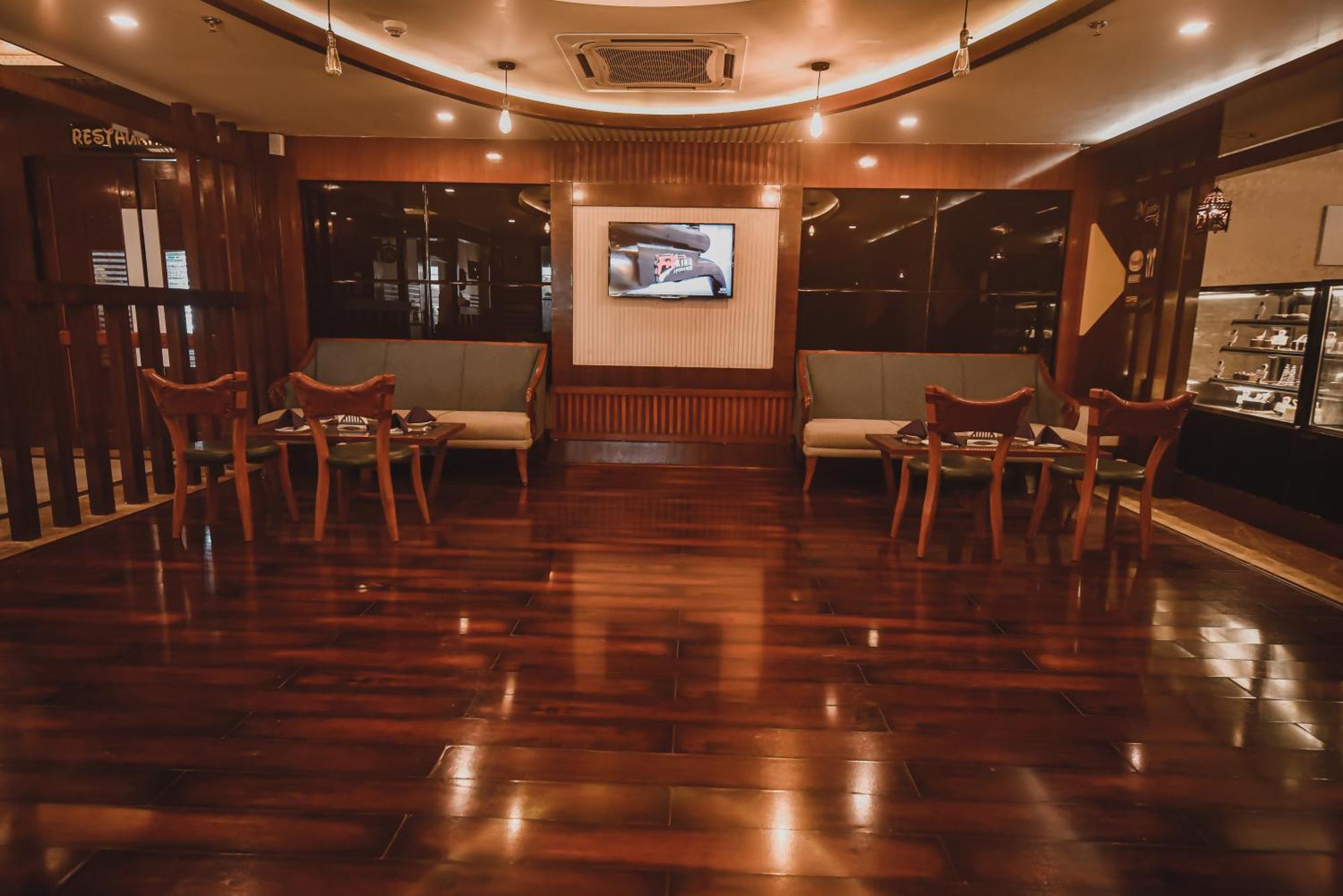 Konark Grand Hotel Mirzāpur Eksteriør bilde