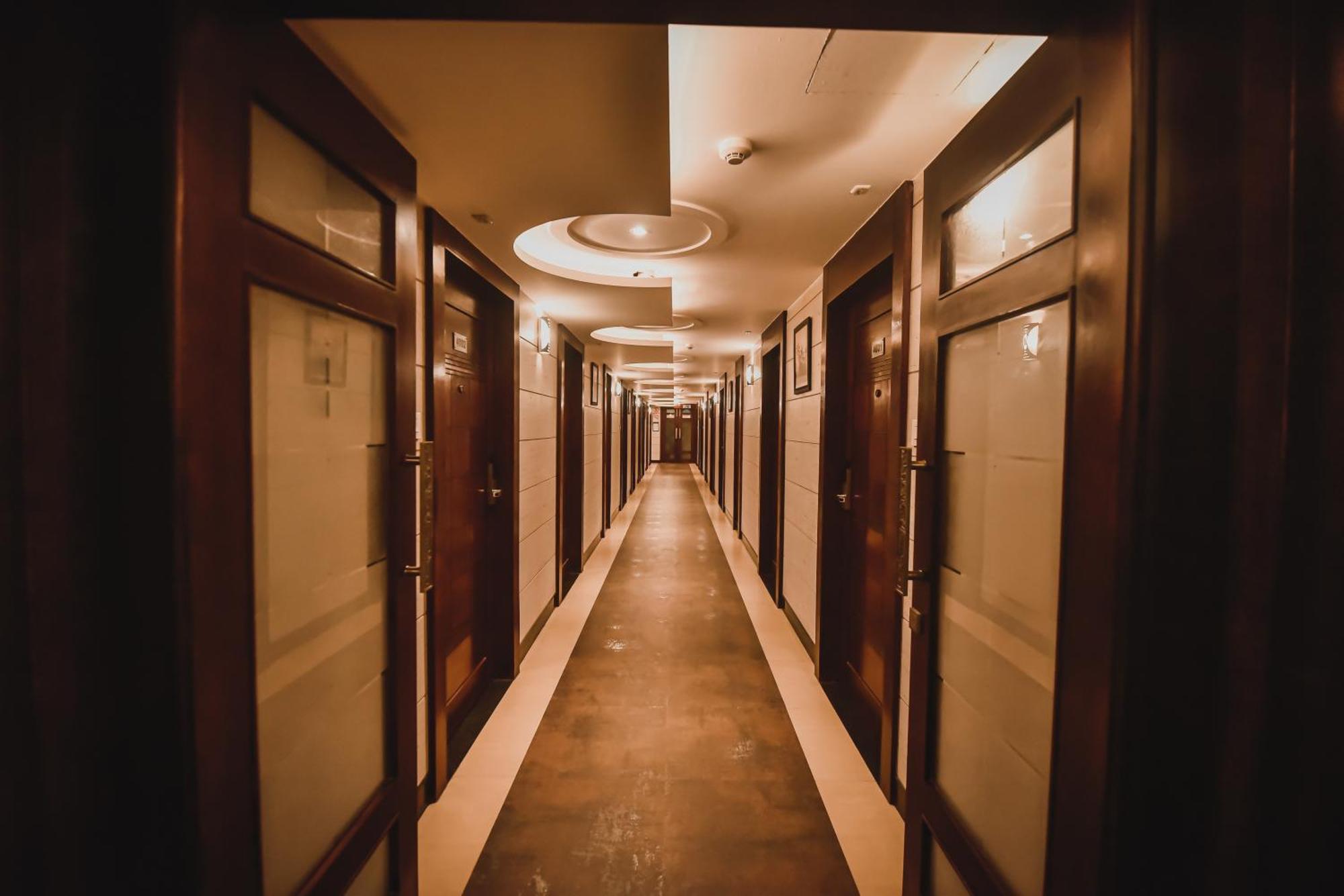 Konark Grand Hotel Mirzāpur Eksteriør bilde