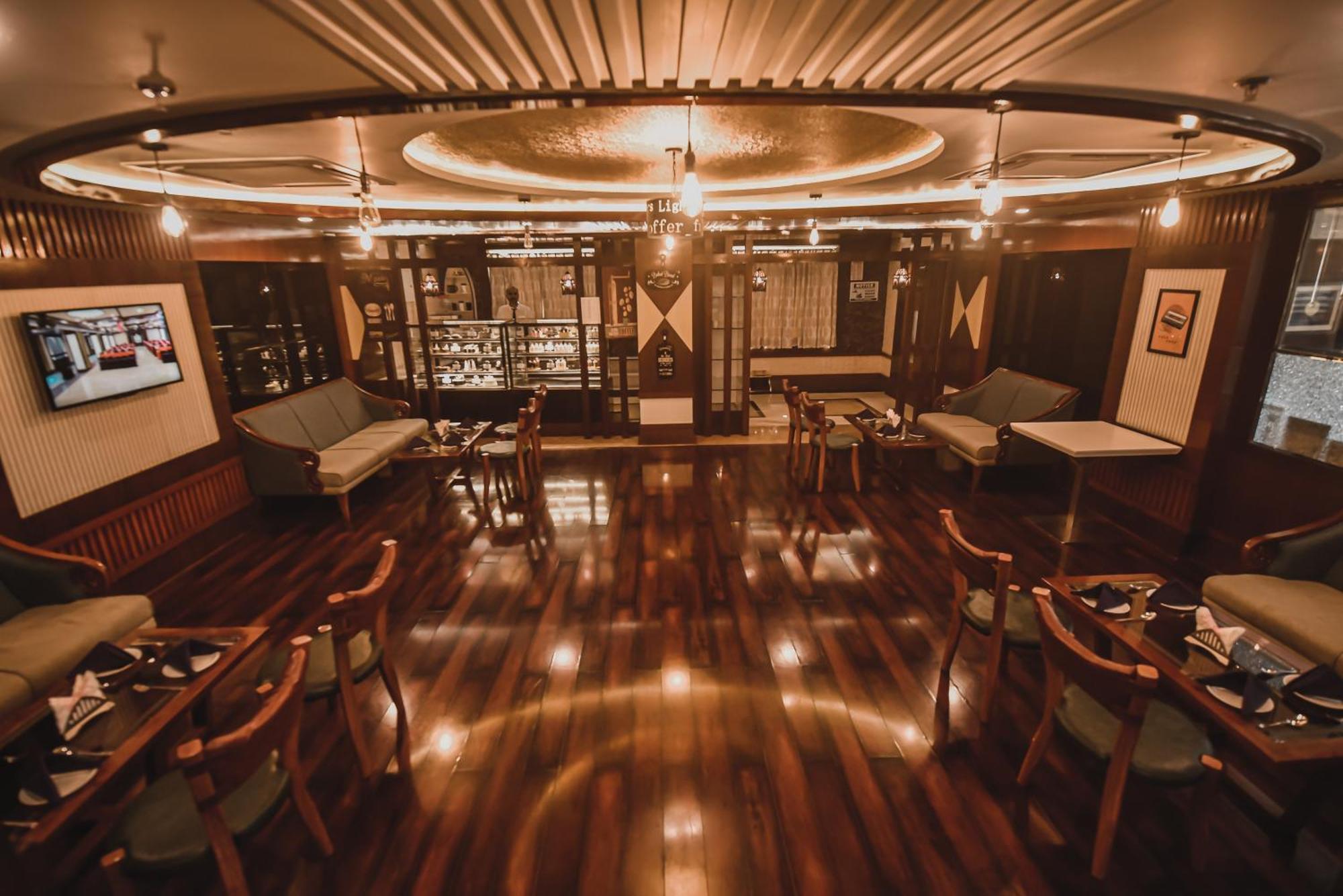 Konark Grand Hotel Mirzāpur Eksteriør bilde