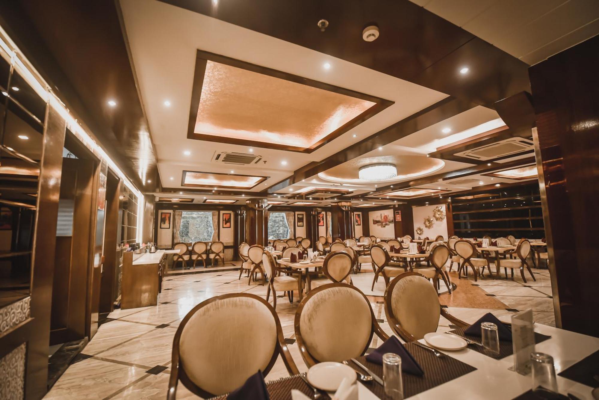 Konark Grand Hotel Mirzāpur Eksteriør bilde