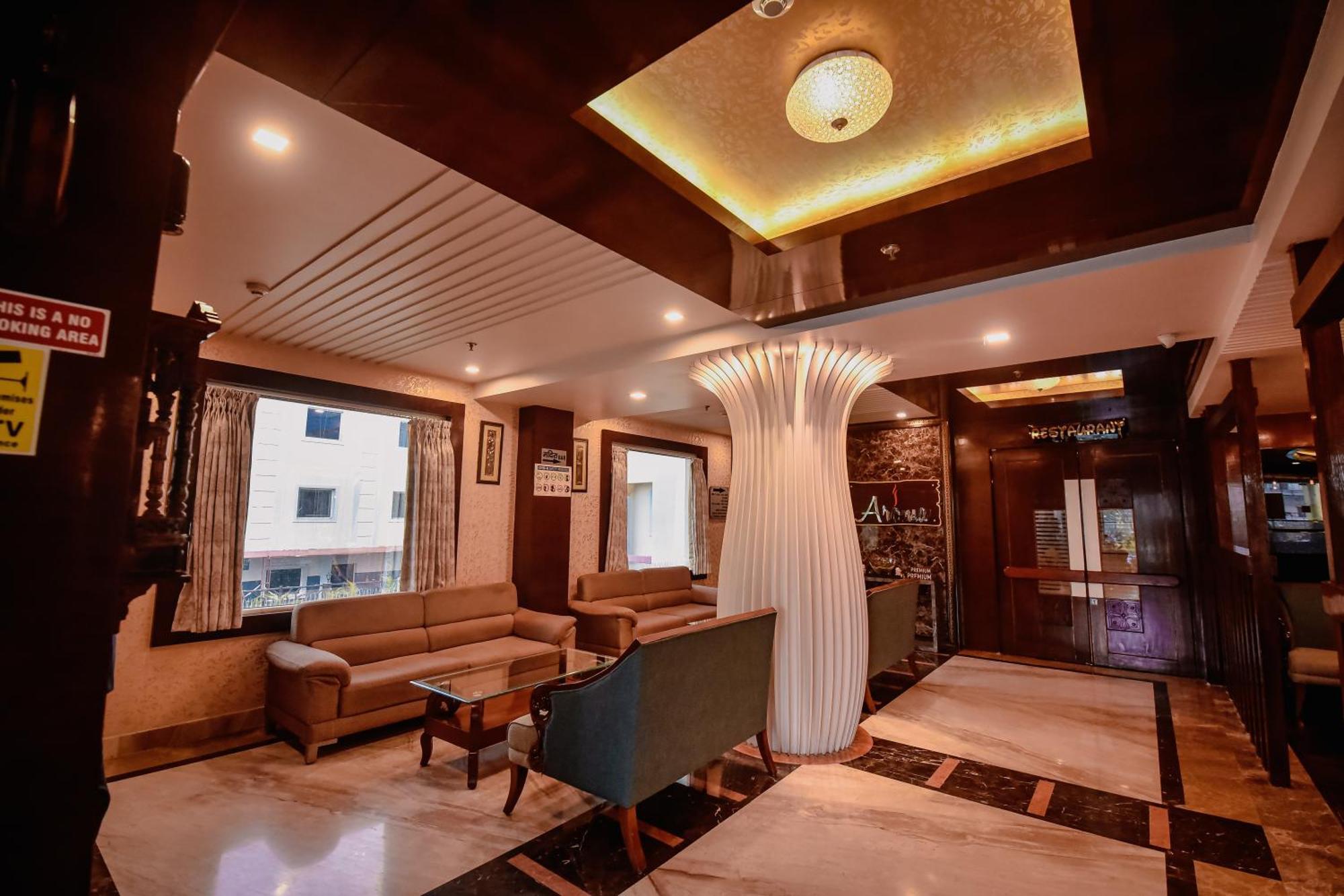 Konark Grand Hotel Mirzāpur Eksteriør bilde