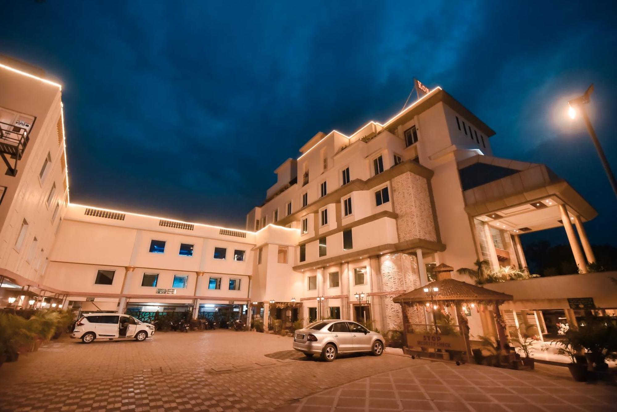 Konark Grand Hotel Mirzāpur Eksteriør bilde