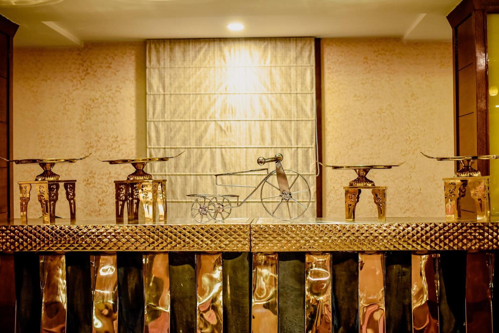 Konark Grand Hotel Mirzāpur Eksteriør bilde