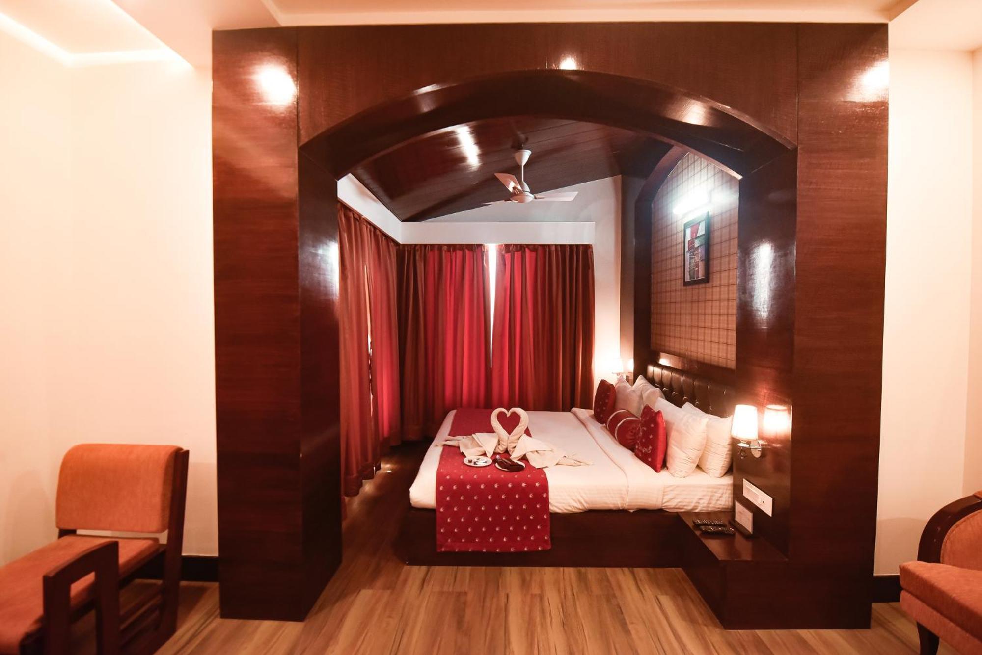 Konark Grand Hotel Mirzāpur Eksteriør bilde