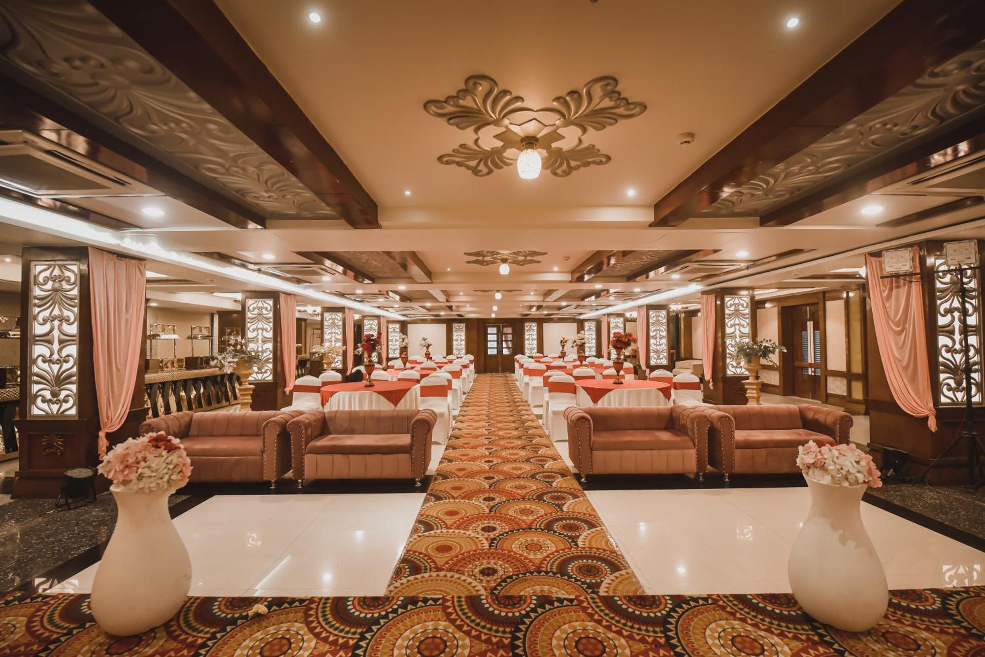 Konark Grand Hotel Mirzāpur Eksteriør bilde