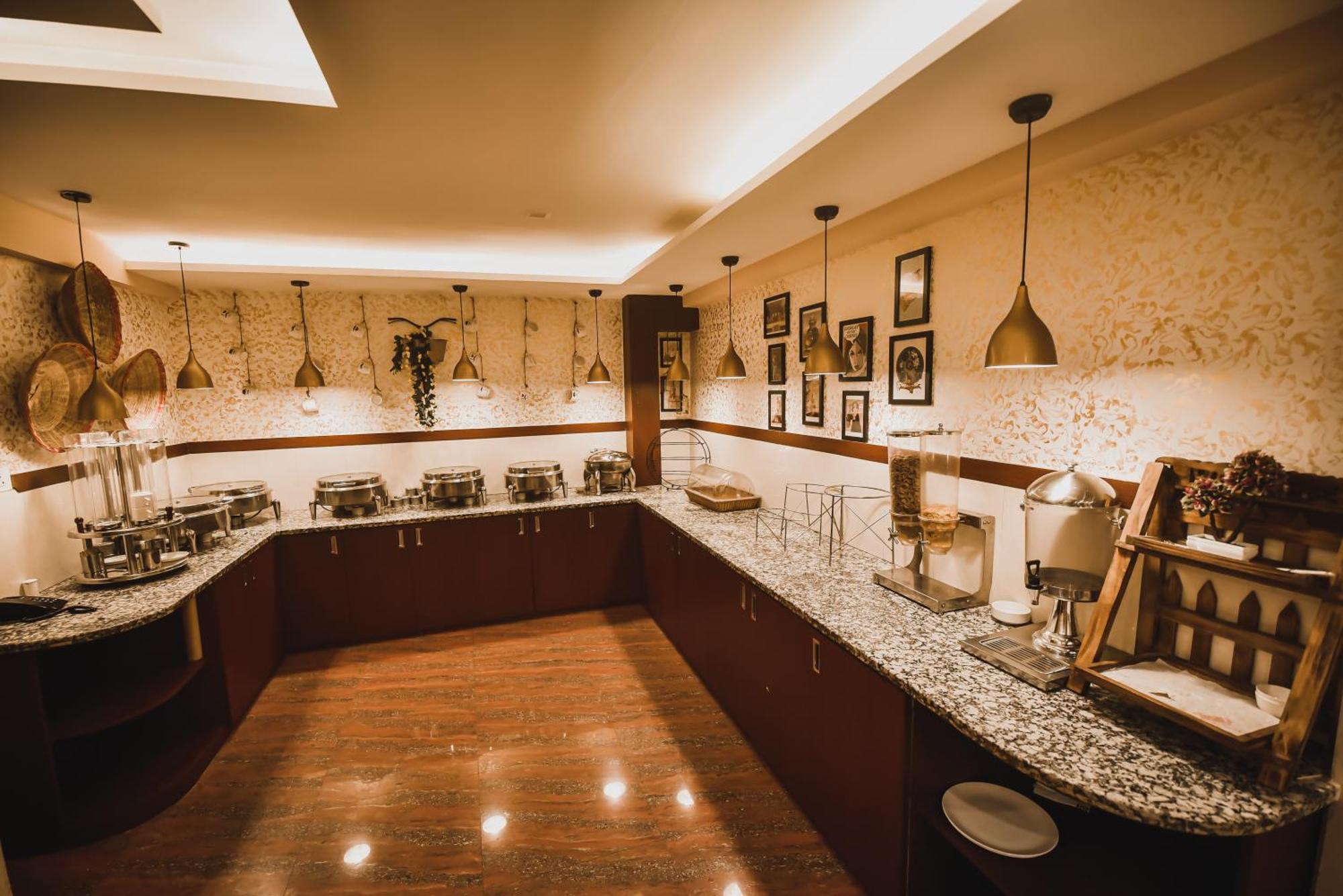 Konark Grand Hotel Mirzāpur Eksteriør bilde