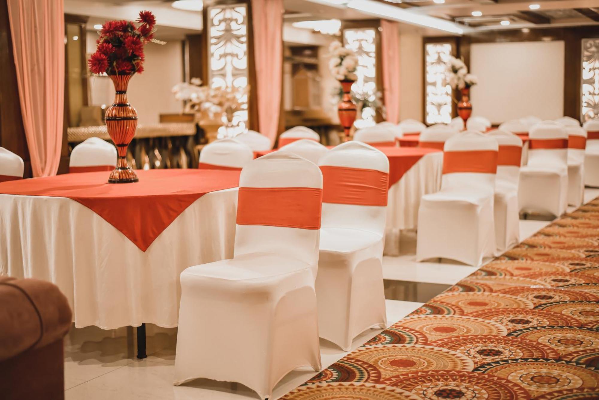 Konark Grand Hotel Mirzāpur Eksteriør bilde