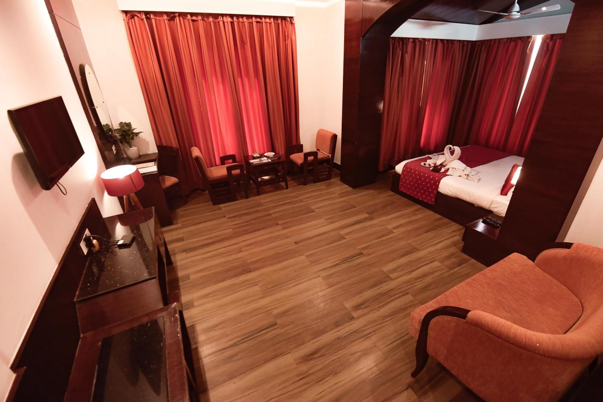 Konark Grand Hotel Mirzāpur Eksteriør bilde