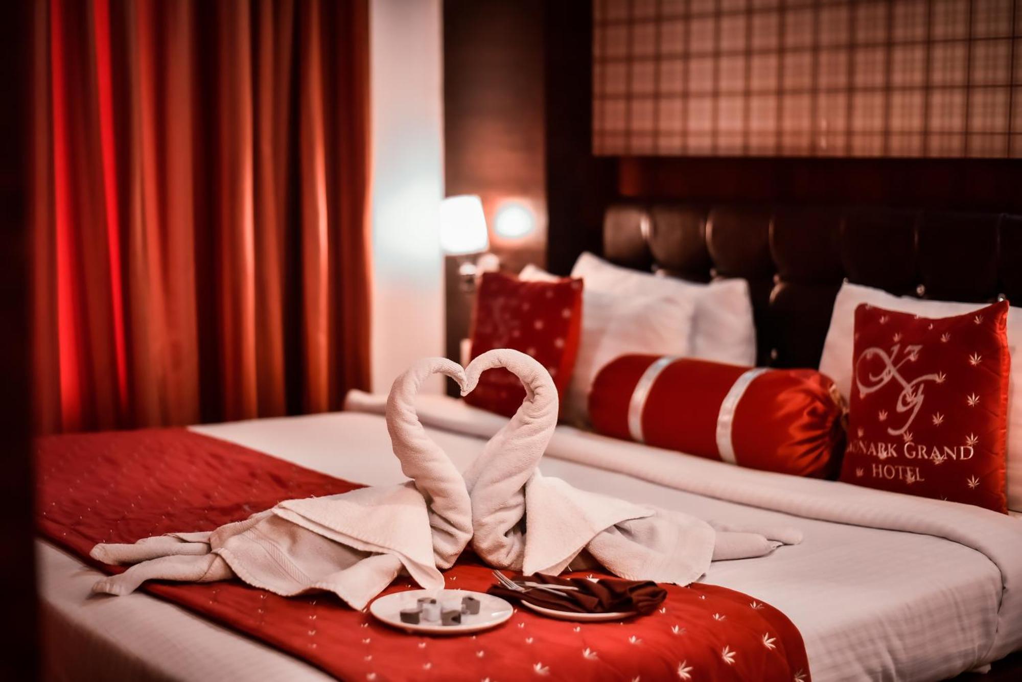 Konark Grand Hotel Mirzāpur Eksteriør bilde