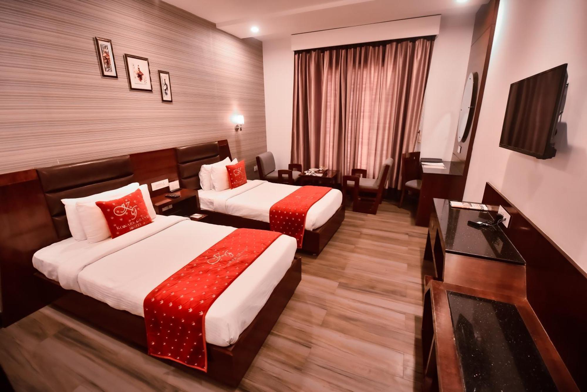Konark Grand Hotel Mirzāpur Eksteriør bilde