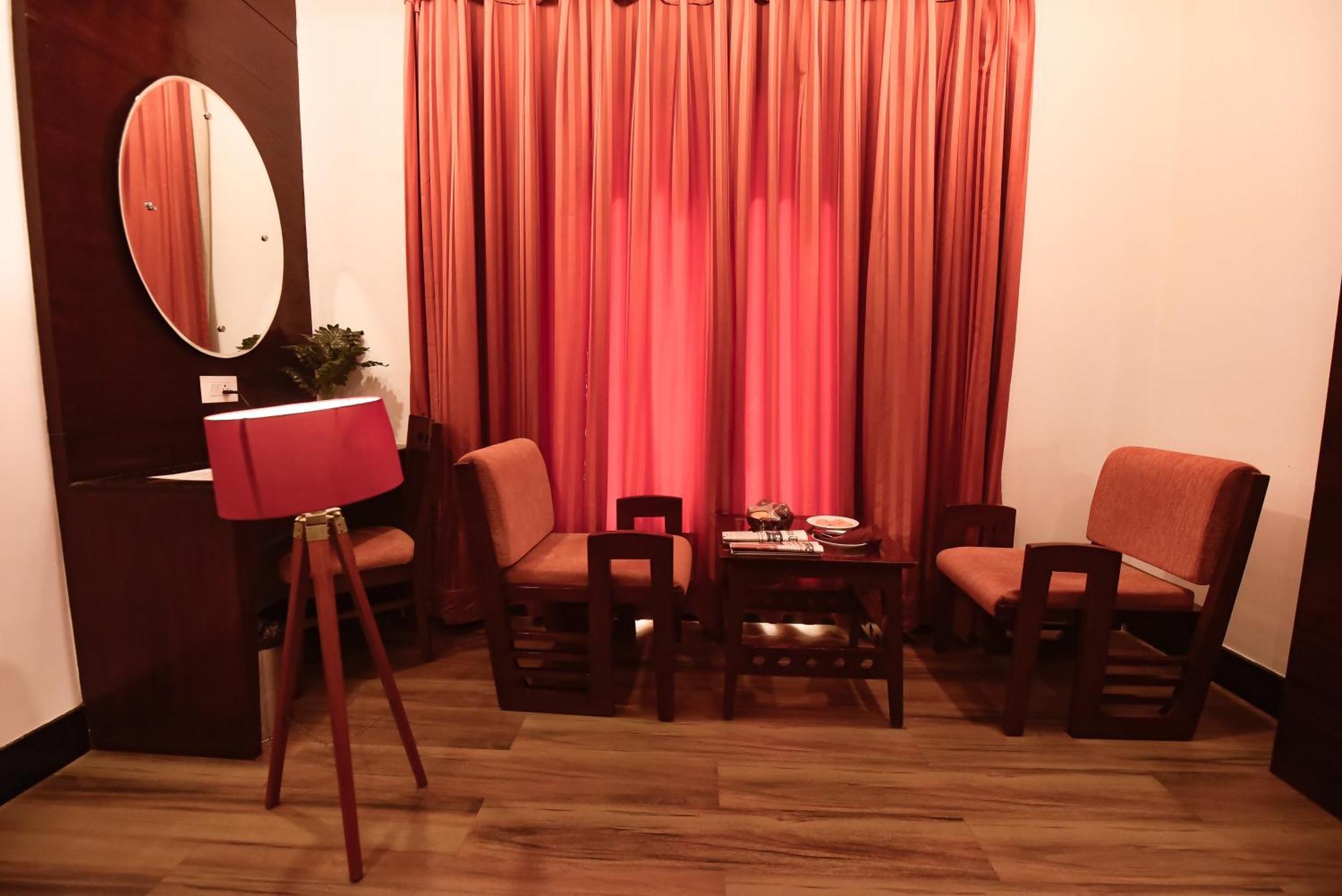Konark Grand Hotel Mirzāpur Eksteriør bilde