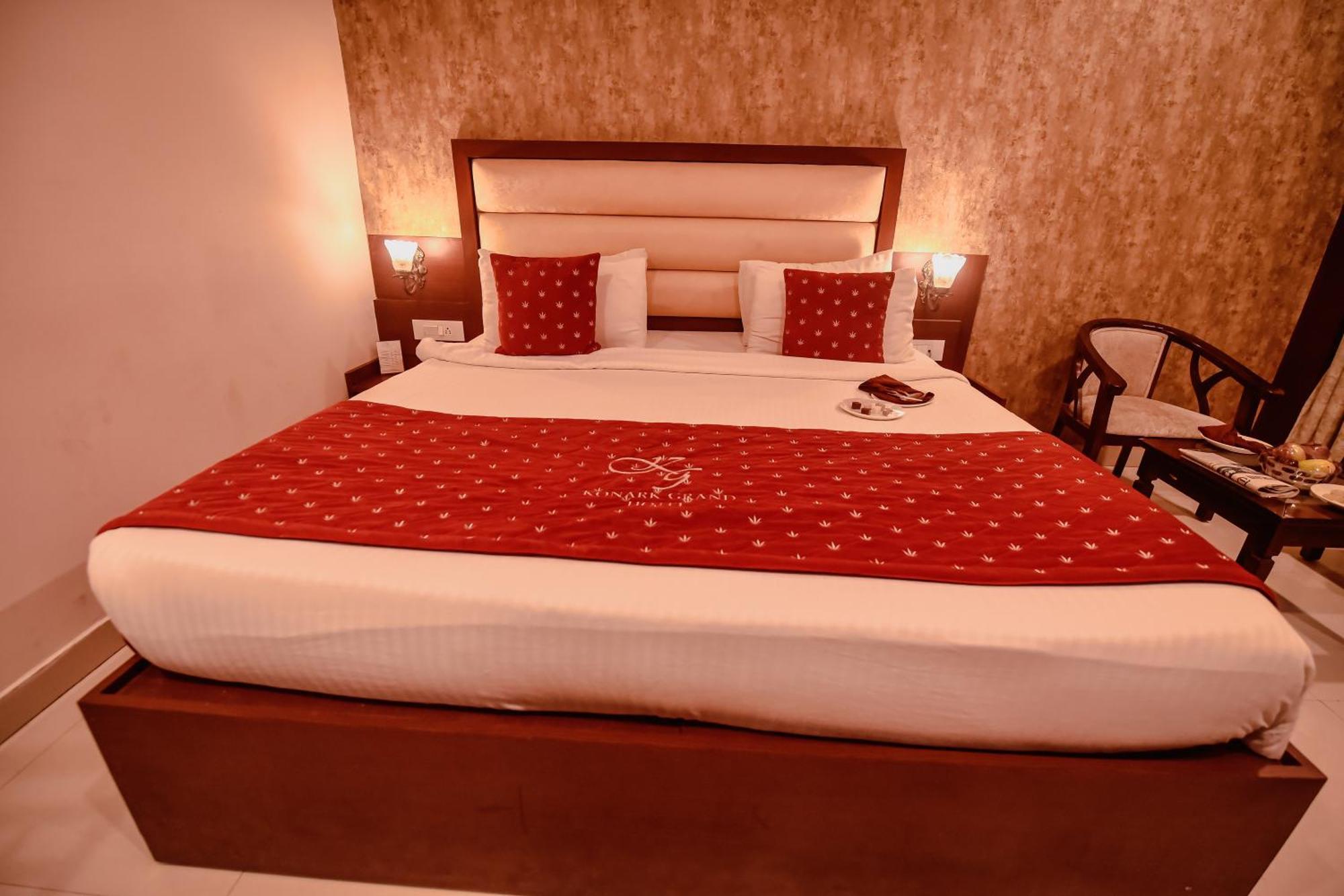Konark Grand Hotel Mirzāpur Eksteriør bilde