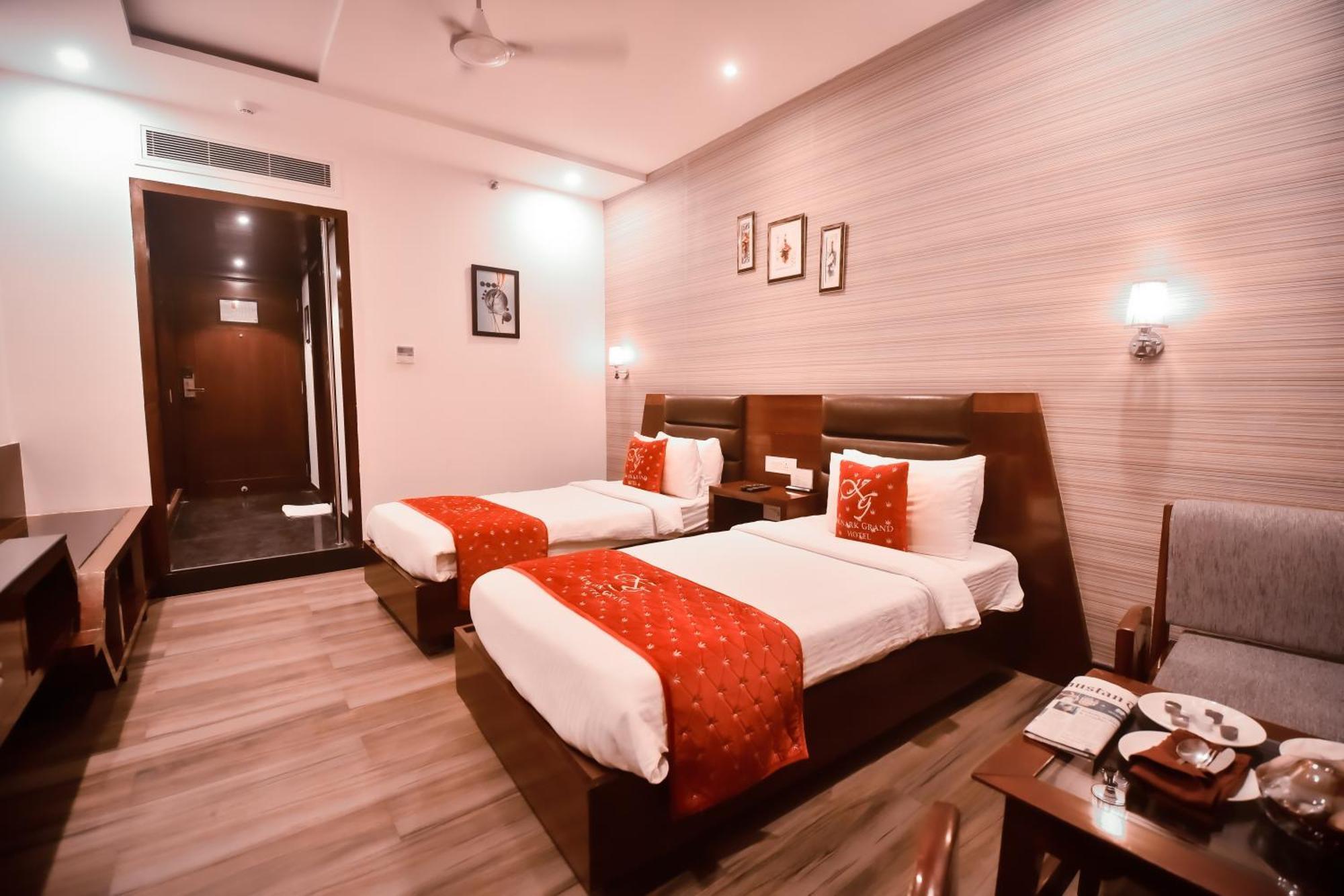 Konark Grand Hotel Mirzāpur Eksteriør bilde
