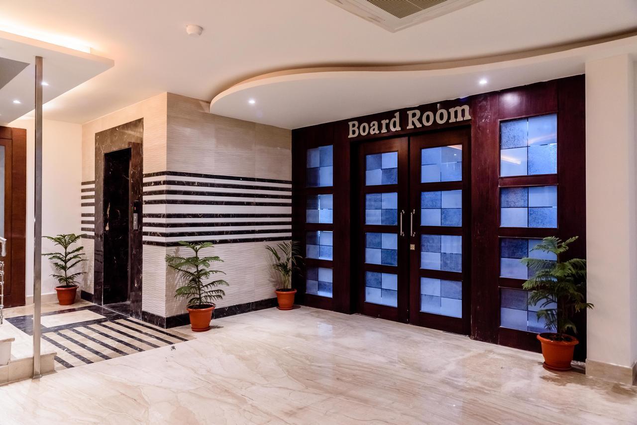 Konark Grand Hotel Mirzāpur Eksteriør bilde