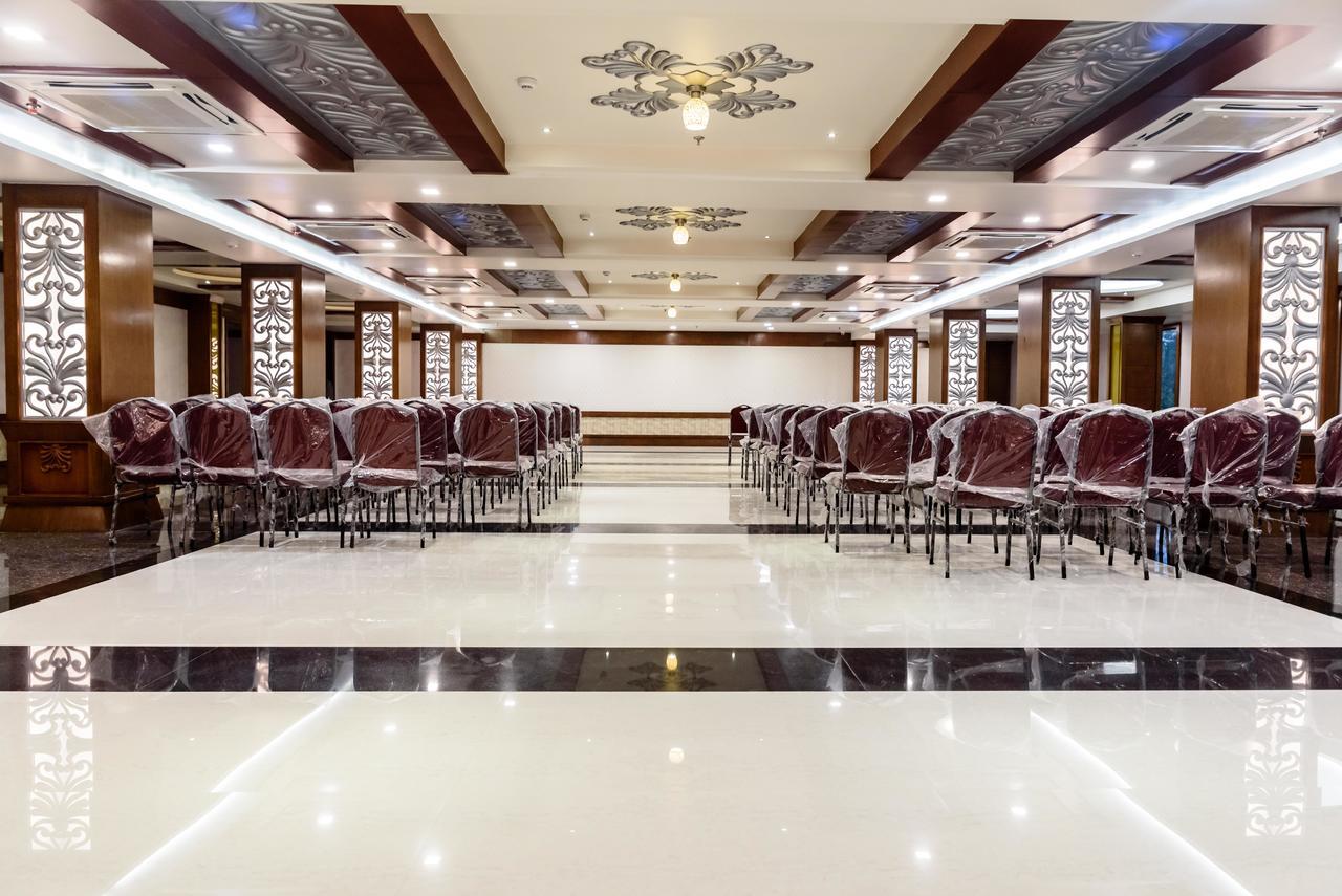 Konark Grand Hotel Mirzāpur Eksteriør bilde