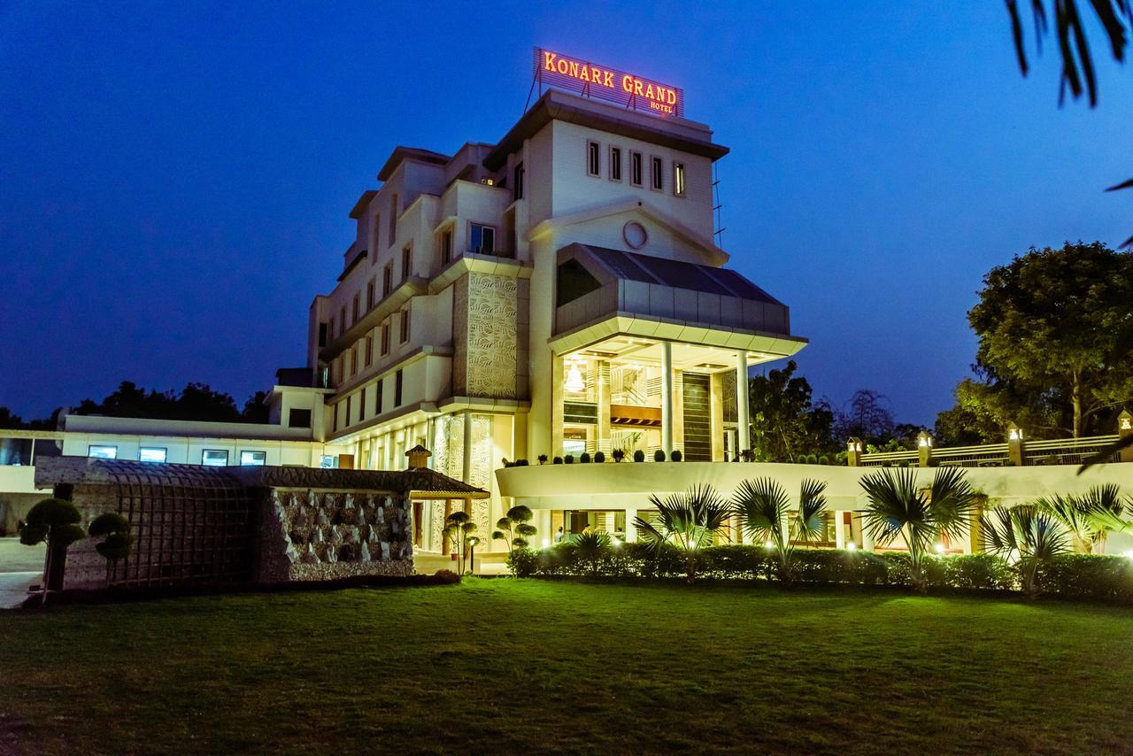 Konark Grand Hotel Mirzāpur Eksteriør bilde
