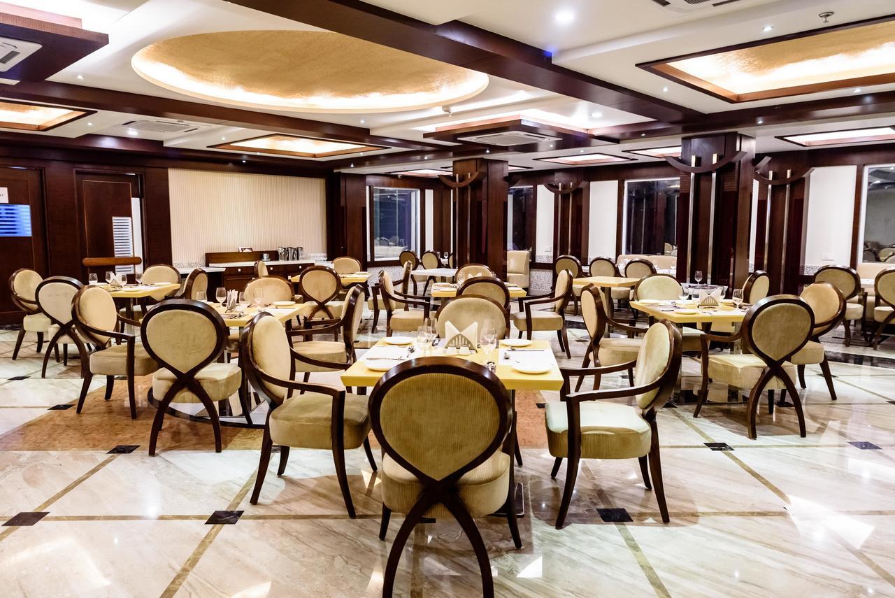 Konark Grand Hotel Mirzāpur Eksteriør bilde