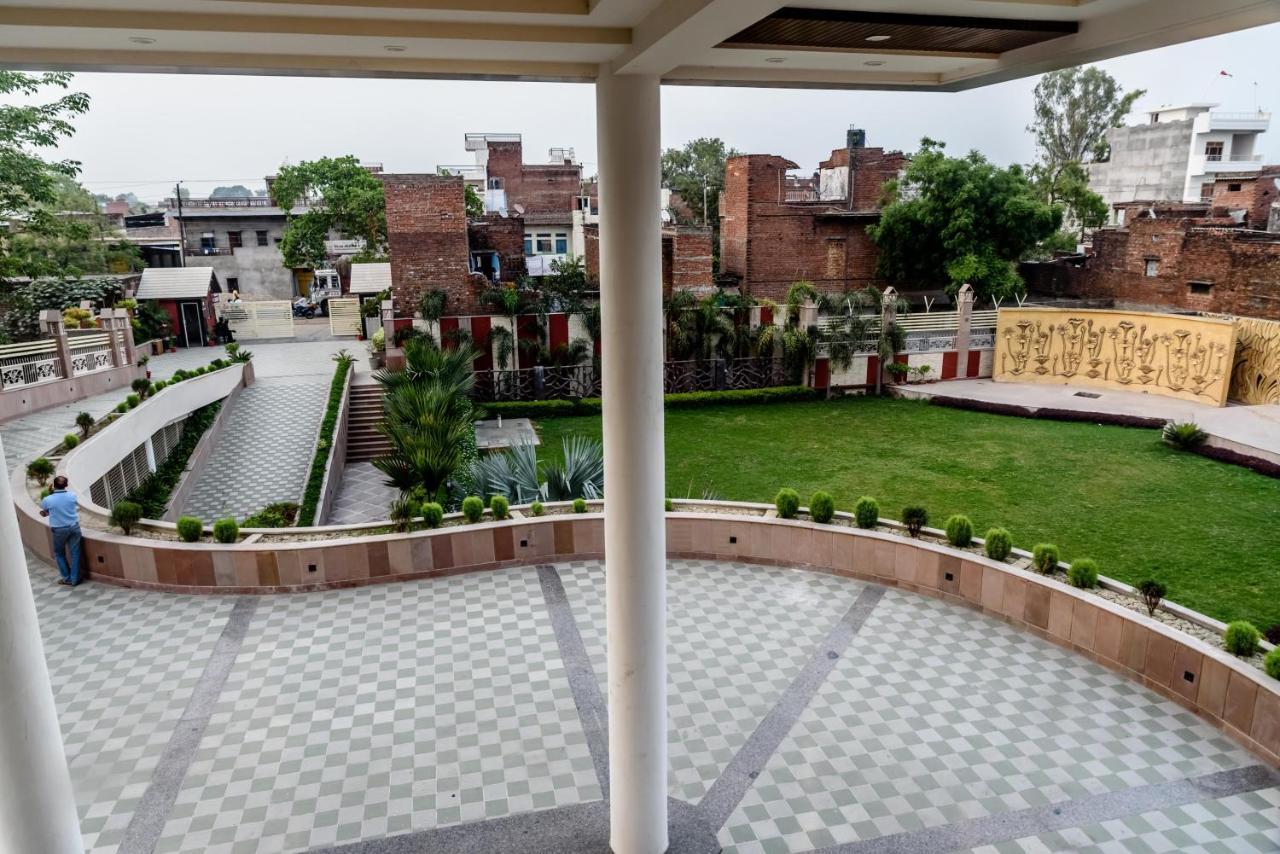 Konark Grand Hotel Mirzāpur Eksteriør bilde