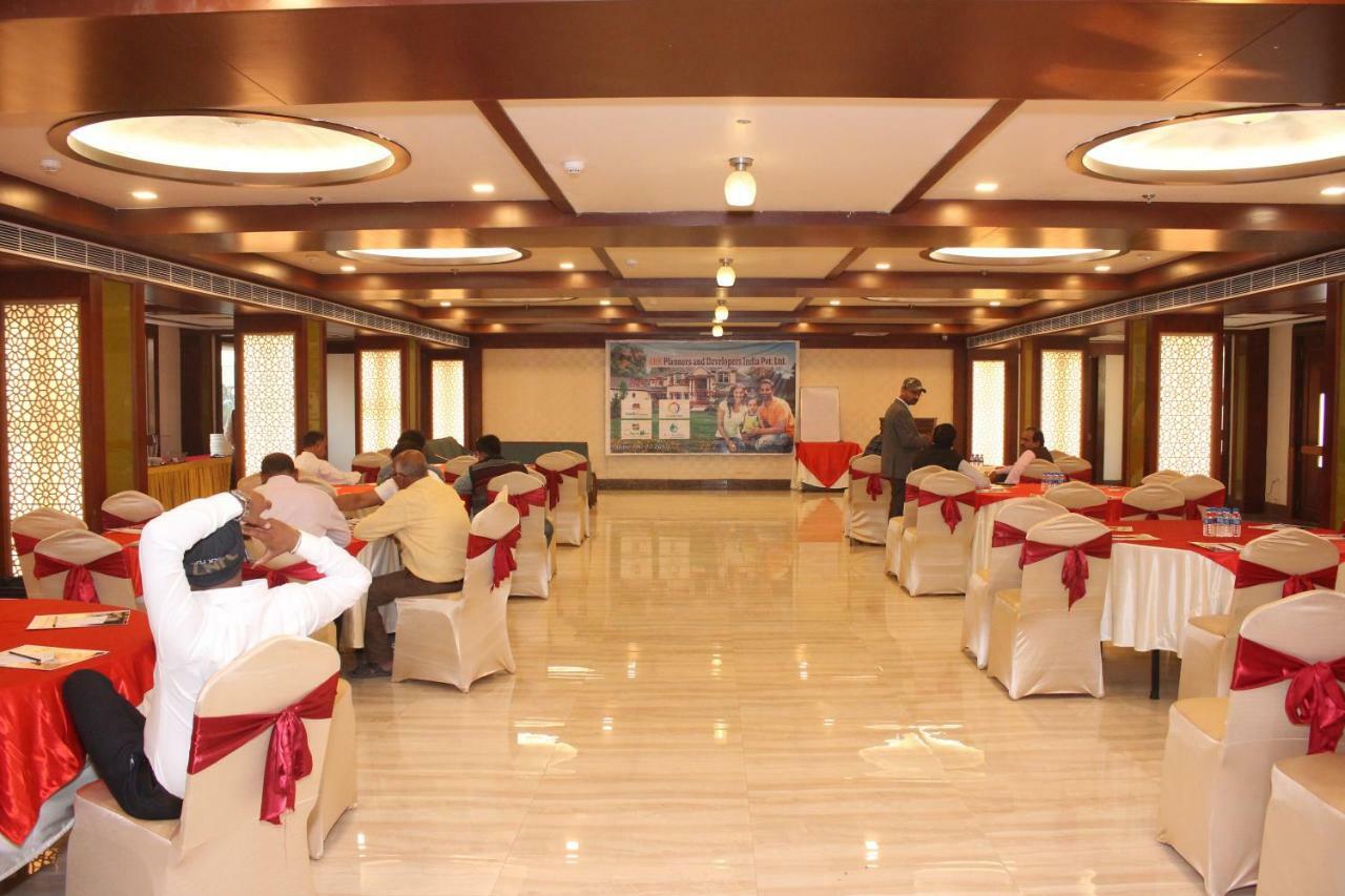 Konark Grand Hotel Mirzāpur Eksteriør bilde